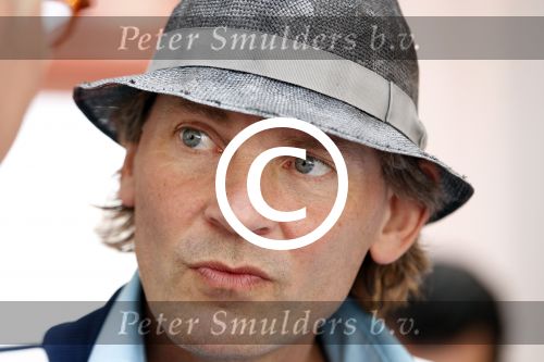 Amsterdam 25 mei 2011
Matthijs v Nieuwkerk krijgt de Nipkov schijf voor DWDD en Alie B de aanmoedigingsprijs voor op volle toeren met Ali B.
Peter Smulders bv