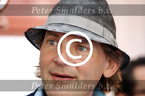 Amsterdam 25 mei 2011
Matthijs v Nieuwkerk krijgt de Nipkov schijf voor DWDD en Alie B de aanmoedigingsprijs voor op volle toeren met Ali B.
Peter Smulders bv
