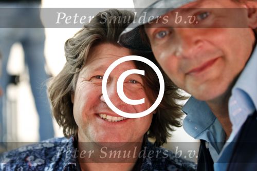 Amsterdam 25 mei 2011
Matthijs v Nieuwkerk krijgt de Nipkov schijf voor DWDD en Alie B de aanmoedigingsprijs voor op volle toeren met Ali B. Matthijs met Rob Muntz
Peter Smulders bv