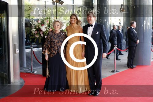Amsterdam 27 mei 2011
Verjaardagsfeest prinses Maxima vanwege haar 40e verjaardag in het concertgebouw. Aanwezig oa Prins Willem Alexander Koningin Beatrix Prinses Irene Prinses Christina Margriet Pieter v Vollenhoven Prins Friso en mabel Wisse Smit Prins Constantijn en Prinses laurentien Prins Maurits en Marilenen Prins Bernhard en Annette Prins Floris en Aimee  Prins Pieter Christiaan en Anita alsmede haar ouders Jorge Zorrequieta en moder en broer Martin.
Peter Smulders bv