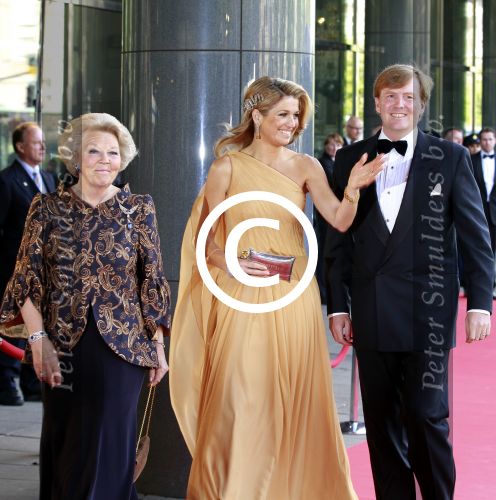 Amsterdam 27 mei 2011
Verjaardagsfeest prinses Maxima vanwege haar 40e verjaardag in het concertgebouw. Aanwezig oa Prins Willem Alexander Koningin Beatrix Prinses Irene Prinses Christina Margriet Pieter v Vollenhoven Prins Friso en mabel Wisse Smit Prins Constantijn en Prinses laurentien Prins Maurits en Marilenen Prins Bernhard en Annette Prins Floris en Aimee  Prins Pieter Christiaan en Anita alsmede haar ouders Jorge Zorrequieta en moder en broer Martin.
Peter Smulders bv
