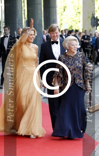 Amsterdam 27 mei 2011
Verjaardagsfeest prinses Maxima vanwege haar 40e verjaardag in het concertgebouw. Aanwezig oa Prins Willem Alexander Koningin Beatrix Prinses Irene Prinses Christina Margriet Pieter v Vollenhoven Prins Friso en mabel Wisse Smit Prins Constantijn en Prinses laurentien Prins Maurits en Marilenen Prins Bernhard en Annette Prins Floris en Aimee  Prins Pieter Christiaan en Anita alsmede haar ouders Jorge Zorrequieta en moder en broer Martin.
Peter Smulders bv