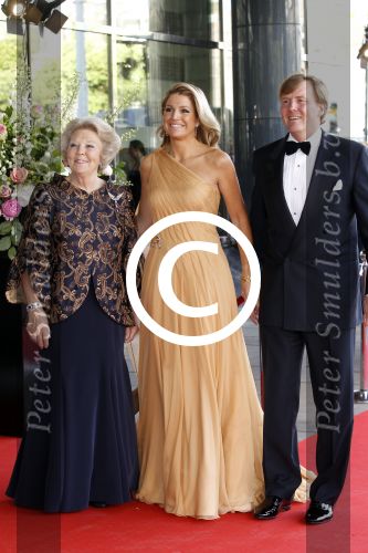 Amsterdam 27 mei 2011
Verjaardagsfeest prinses Maxima vanwege haar 40e verjaardag in het concertgebouw. Aanwezig oa Prins Willem Alexander Koningin Beatrix Prinses Irene Prinses Christina Margriet Pieter v Vollenhoven Prins Friso en mabel Wisse Smit Prins Constantijn en Prinses laurentien Prins Maurits en Marilenen Prins Bernhard en Annette Prins Floris en Aimee  Prins Pieter Christiaan en Anita alsmede haar ouders Jorge Zorrequieta en moder en broer Martin.
Peter Smulders bv