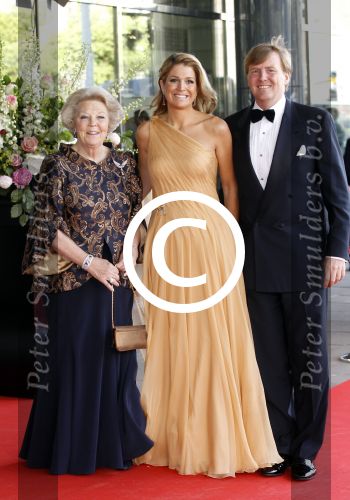 Amsterdam 27 mei 2011
Verjaardagsfeest prinses Maxima vanwege haar 40e verjaardag in het concertgebouw. Aanwezig oa Prins Willem Alexander Koningin Beatrix Prinses Irene Prinses Christina Margriet Pieter v Vollenhoven Prins Friso en mabel Wisse Smit Prins Constantijn en Prinses laurentien Prins Maurits en Marilenen Prins Bernhard en Annette Prins Floris en Aimee  Prins Pieter Christiaan en Anita alsmede haar ouders Jorge Zorrequieta en moder en broer Martin.
Peter Smulders bv