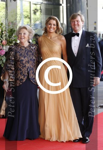 Amsterdam 27 mei 2011
Verjaardagsfeest prinses Maxima vanwege haar 40e verjaardag in het concertgebouw. Aanwezig oa Prins Willem Alexander Koningin Beatrix Prinses Irene Prinses Christina Margriet Pieter v Vollenhoven Prins Friso en mabel Wisse Smit Prins Constantijn en Prinses laurentien Prins Maurits en Marilenen Prins Bernhard en Annette Prins Floris en Aimee  Prins Pieter Christiaan en Anita alsmede haar ouders Jorge Zorrequieta en moder en broer Martin.
Peter Smulders bv
