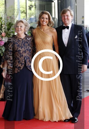 Amsterdam 27 mei 2011
Verjaardagsfeest prinses Maxima vanwege haar 40e verjaardag in het concertgebouw. Aanwezig oa Prins Willem Alexander Koningin Beatrix Prinses Irene Prinses Christina Margriet Pieter v Vollenhoven Prins Friso en mabel Wisse Smit Prins Constantijn en Prinses laurentien Prins Maurits en Marilenen Prins Bernhard en Annette Prins Floris en Aimee  Prins Pieter Christiaan en Anita alsmede haar ouders Jorge Zorrequieta en moder en broer Martin.
Peter Smulders bv