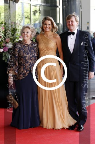 Amsterdam 27 mei 2011
Verjaardagsfeest prinses Maxima vanwege haar 40e verjaardag in het concertgebouw. Aanwezig oa Prins Willem Alexander Koningin Beatrix Prinses Irene Prinses Christina Margriet Pieter v Vollenhoven Prins Friso en mabel Wisse Smit Prins Constantijn en Prinses laurentien Prins Maurits en Marilenen Prins Bernhard en Annette Prins Floris en Aimee  Prins Pieter Christiaan en Anita alsmede haar ouders Jorge Zorrequieta en moder en broer Martin.
Peter Smulders bv