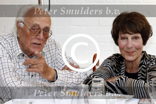 Amsterdam 25 mei 2011
Matthijs v Nieuwkerk krijgt de Nipkov schijf voor DWDD en Alie B de aanmoedigingsprijs voor op volle toeren met Ali B. Mies Bouwman met Leen Timp
Peter Smulders bv