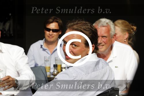 Amsterdam 6 mei 2011
Patricia Paay Nicky v dam Sjaak v Vliet en de vader van Nicky op terras.
Peter Smulders bv