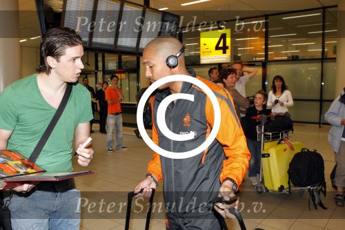 Schiphol 10 juni 2011
Nederlands elftal arriveert op schiphol. Nigel de Jong
Peter Smulders bv
