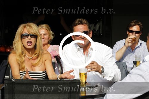 Amsterdam 6 mei 2011
Patricia Paay Nicky v dam Sjaak v Vliet en de vader van Nicky op terras.
Peter Smulders bv