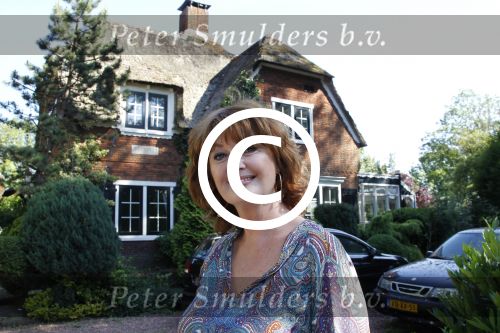 Lijnden, 1 Juni 2011
Patty Harpenau in en rondom haar nieuwe woning.
Foto Peter Smulders BV