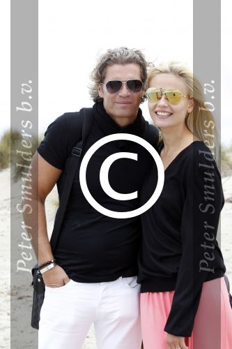 Ibiza 3 juni 2011
Mark v d Loo en Robine v d Meer trouwen op het eilandje Es Palmador in de buurt van ibiza.. Ze kwamen met de boot Cala Minor daar naartoe. Peter Bakker met zijn vrouw Natasha Poly
Peter Smulders bv