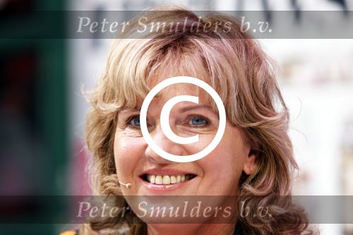 Almere 16 mei 2011
Presentatie boek Heleen v Royen bij de libelle zomerweek . Ook Pia Dijkstra is daarbij aanwezig.
Peter Smulders bv