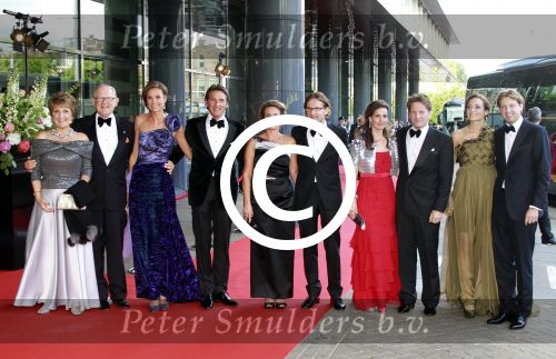 Amsterdam 27 mei 2011
Verjaardagsfeest prinses Maxima vanwege haar 40e verjaardag in het concertgebouw. Aanwezig oa Prins Willem Alexander Koningin Beatrix Prinses Irene Prinses Christina Margriet Pieter v Vollenhoven Prins Friso en mabel Wisse Smit Prins Constantijn en Prinses laurentien Prins Maurits en Marilenen Prins Bernhard en Annette Prins Floris en Aimee  Prins Pieter Christiaan en Anita alsmede haar ouders Jorge Zorrequieta en moder en broer Martin.
Peter Smulders bv