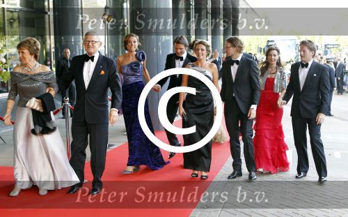 Amsterdam 27 mei 2011
Verjaardagsfeest prinses Maxima vanwege haar 40e verjaardag in het concertgebouw. Aanwezig oa Prins Willem Alexander Koningin Beatrix Prinses Irene Prinses Christina Margriet Pieter v Vollenhoven Prins Friso en mabel Wisse Smit Prins Constantijn en Prinses laurentien Prins Maurits en Marilenen Prins Bernhard en Annette Prins Floris en Aimee  Prins Pieter Christiaan en Anita alsmede haar ouders Jorge Zorrequieta en moder en broer Martin.
Peter Smulders bv