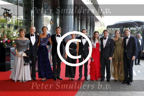 Amsterdam 27 mei 2011
Verjaardagsfeest prinses Maxima vanwege haar 40e verjaardag in het concertgebouw. Aanwezig oa Prins Willem Alexander Koningin Beatrix Prinses Irene Prinses Christina Margriet Pieter v Vollenhoven Prins Friso en mabel Wisse Smit Prins Constantijn en Prinses laurentien Prins Maurits en Marilenen Prins Bernhard en Annette Prins Floris en Aimee  Prins Pieter Christiaan en Anita alsmede haar ouders Jorge Zorrequieta en moder en broer Martin.
Peter Smulders bv
