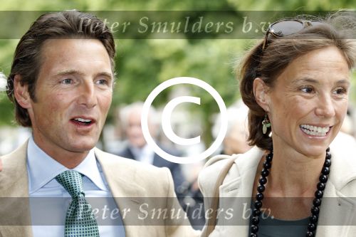 Amsterdam 26 mei 2011
Koningin Beatrix opent expositie van kunst op de apollolaan. Jan Cremer begeleidt haar. Prins Maurits en Prinses Marilene
Peter Smulders bv
