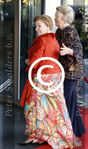 Amsterdam 27 mei 2011
Verjaardagsfeest prinses Maxima vanwege haar 40e verjaardag in het concertgebouw. Aanwezig oa Prins Willem Alexander Koningin Beatrix Prinses Irene Prinses Christina Margriet Pieter v Vollenhoven Prins Friso en mabel Wisse Smit Prins Constantijn en Prinses laurentien Prins Maurits en Marilenen Prins Bernhard en Annette Prins Floris en Aimee  Prins Pieter Christiaan en Anita alsmede haar ouders Jorge Zorrequieta en moder en broer Martin.
Peter Smulders bv