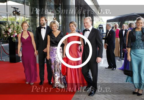 Amsterdam 27 mei 2011
Verjaardagsfeest prinses Maxima vanwege haar 40e verjaardag in het concertgebouw. Aanwezig oa Prins Willem Alexander Koningin Beatrix Prinses Irene Prinses Christina Margriet Pieter v Vollenhoven Prins Friso en mabel Wisse Smit Prins Constantijn en Prinses laurentien Prins Maurits en Marilenen Prins Bernhard en Annette Prins Floris en Aimee  Prins Pieter Christiaan en Anita alsmede haar ouders Jorge Zorrequieta en moder en broer Martin. Prinses Irene met kinderen
Peter Smulders bv
