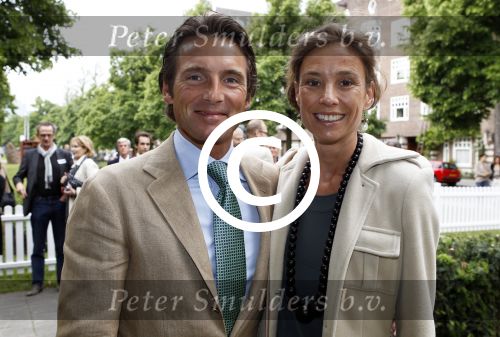 Amsterdam 26 mei 2011
Koningin Beatrix opent expositie van kunst op de apollolaan. Jan Cremer begeleidt haar. Prins Maurits en Prinses Marilene
Peter Smulders bv