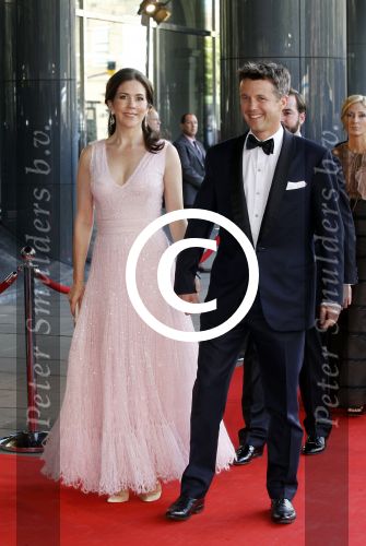 Amsterdam 27 mei 2011
Verjaardagsfeest prinses Maxima vanwege haar 40e verjaardag in het concertgebouw. Aanwezig oa Prins Willem Alexander Koningin Beatrix Prinses Irene Prinses Christina Margriet Pieter v Vollenhoven Prins Friso en mabel Wisse Smit Prins Constantijn en Prinses laurentien Prins Maurits en Marilenen Prins Bernhard en Annette Prins Floris en Aimee  Prins Pieter Christiaan en Anita alsmede haar ouders Jorge Zorrequieta en moder en broer Martin. Prins Frederik van Denemarken met zijn vrouw Prinses Mary
Peter Smulders bv