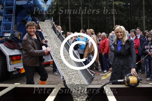 Mierlo, 16 Juni 2011
Stichting Heppie bouwt nieuw hotel samen met Rene Froger en Natasja Froger
bij t Wolfsven in Mierlo
Foto Peter Smulders BV