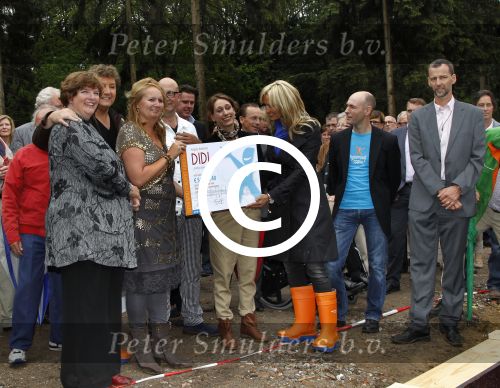 Mierlo, 16 Juni 2011
Stichting Heppie bouwt nieuw hotel samen met Rene Froger en Natasja Froger
bij t Wolfsven in Mierlo
Foto Peter Smulders BV