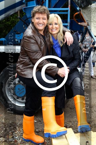 Mierlo, 16 Juni 2011
Stichting Heppie bouwt nieuw hotel samen met Rene Froger en Natasja Froger
bij t Wolfsven in Mierlo
Foto Peter Smulders BV