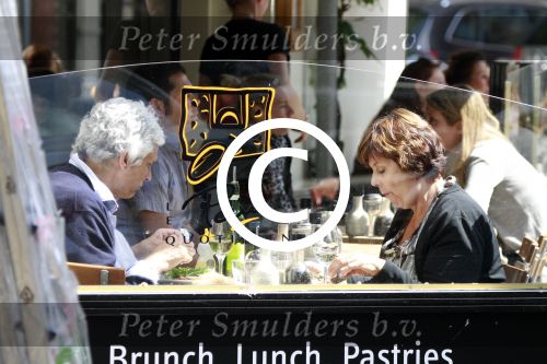 Amsterdam 12 mei 2011
Rita Verdonk en een kennis zijn aan het lunchen.
Peter Smulders bv