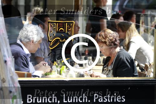 Amsterdam 12 mei 2011
Rita Verdonk en een kennis zijn aan het lunchen.
Peter Smulders bv