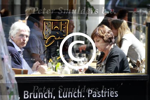 Amsterdam 12 mei 2011
Rita Verdonk en een kennis zijn aan het lunchen.
Peter Smulders bv