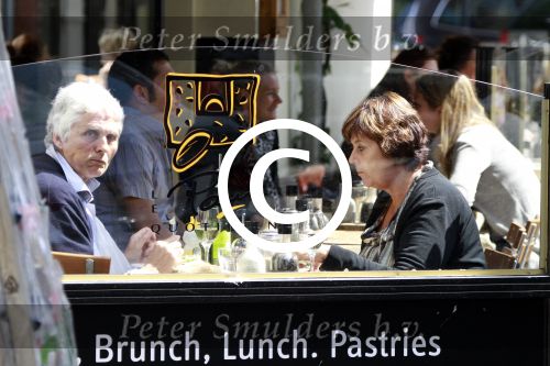 Amsterdam 12 mei 2011
Rita Verdonk en een kennis zijn aan het lunchen.
Peter Smulders bv