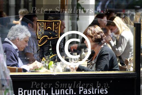 Amsterdam 12 mei 2011
Rita Verdonk en een kennis zijn aan het lunchen.
Peter Smulders bv