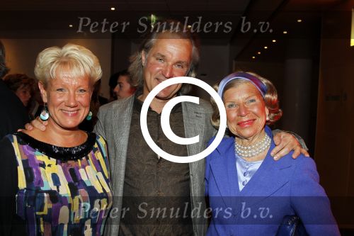 Amsterdam 17 april 2011
Sheila de Vries krijgt uit handen van burgemeester Eberhard v d Laan een koninklijke onderscheiding op haar feestje in het hilton. 
Ronald Jan Heijn met vriendin en moeder Hank Heijn
Peter Smulders bv