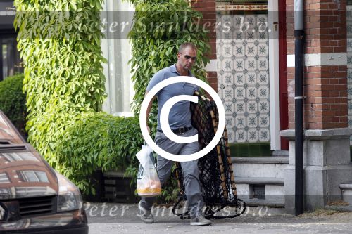 Amsterdam 6 mei 2011
Ronald de Boer op weg naar het huis van zijn vriendin Suze v Rozelaar. Suze komt 2 minuten later.
Peter Smulders bv