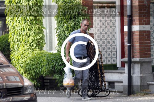 Amsterdam 6 mei 2011
Ronald de Boer op weg naar het huis van zijn vriendin Suze v Rozelaar. Suze komt 2 minuten later.
Peter Smulders bv
