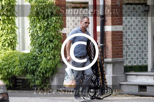 Amsterdam 6 mei 2011
Ronald de Boer op weg naar het huis van zijn vriendin Suze v Rozelaar. Suze komt 2 minuten later.
Peter Smulders bv