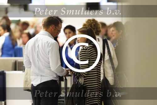 Schiphol 9 juni 2011
Ronald de Boer en zijn nieuwe vriendin Suze v Rozelaar gaan samen op vakantie.
Peter Smulders bv