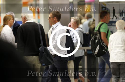 Schiphol 9 juni 2011
Ronald de Boer en zijn nieuwe vriendin Suze v Rozelaar gaan samen op vakantie.
Peter Smulders bv
