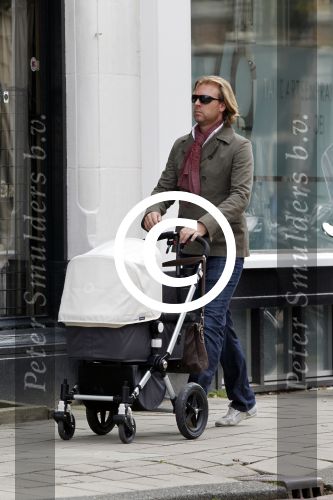 Amsterdam 15 juni 2011
Rutger Castricum achter de kinderwagen.
Peter Smulders bv