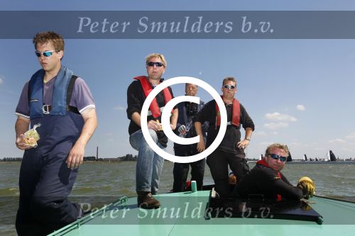 Lemmer, 4 Juli 2011
De SKS skutsjes zijn samen met de skutsjes uit de A-klasse van de IFKS ingedeeld in Klasse 1 Als fotograaf aan boord van de STRIIDBER met schipper Siebo Zijsling | uit Ijlst
Foto Peter Smulders BVâ€¨ (2-2-7)