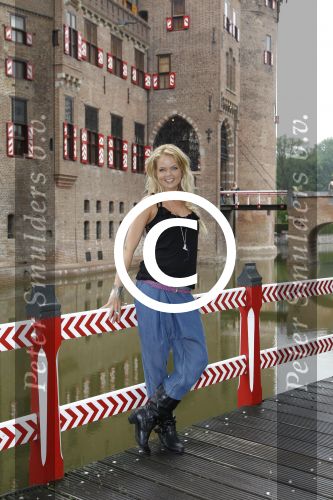 Kasteel Haarzuilen, 6 Juni 2011
Voorstelling Cast Musical Klein Duimpje
Sita Vermeulen speelt de rol van Prinses
Foto Peter Smulders BV