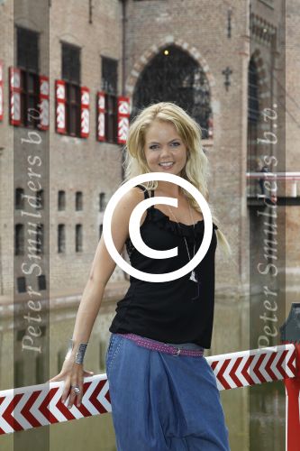 Kasteel Haarzuilen, 6 Juni 2011
Voorstelling Cast Musical Klein Duimpje
Sita Vermeulen speelt de rol van Prinses
Foto Peter Smulders BV