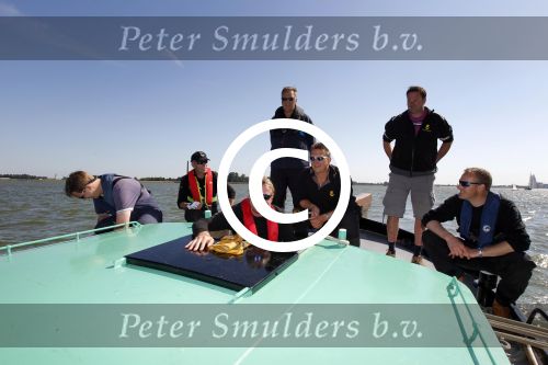 Lemmer, 4 Juli 2011
De SKS skutsjes zijn samen met de skutsjes uit de A-klasse van de IFKS ingedeeld in Klasse 1 Als fotograaf aan boord van de STRIIDBER met schipper Siebo Zijsling | uit Ijlst
Foto Peter Smulders BVâ€¨ (2-2-7)