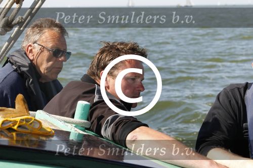 Lemmer, 4 Juli 2011
De SKS skutsjes zijn samen met de skutsjes uit de A-klasse van de IFKS ingedeeld in Klasse 1 Als fotograaf aan boord van de STRIIDBER met schipper Siebo Zijsling | uit Ijlst
Foto Peter Smulders BVâ€¨ (2-2-7)