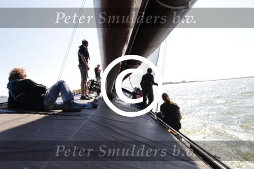 Lemmer, 4 Juli 2011
De SKS skutsjes zijn samen met de skutsjes uit de A-klasse van de IFKS ingedeeld in Klasse 1 Als fotograaf aan boord van de STRIIDBER met schipper Siebo Zijsling | uit Ijlst
Foto Peter Smulders BVâ€¨ (2-2-7)