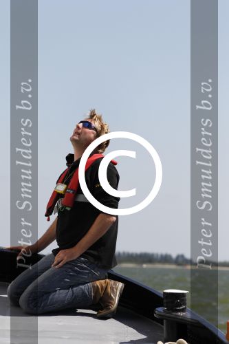 Lemmer, 4 Juli 2011
De SKS skutsjes zijn samen met de skutsjes uit de A-klasse van de IFKS ingedeeld in Klasse 1 Als fotograaf aan boord van de STRIIDBER met schipper Siebo Zijsling | uit Ijlst
Foto Peter Smulders BVâ€¨ (2-2-7)