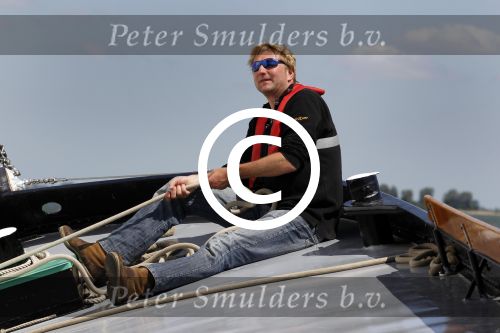 Lemmer, 4 Juli 2011
De SKS skutsjes zijn samen met de skutsjes uit de A-klasse van de IFKS ingedeeld in Klasse 1 Als fotograaf aan boord van de STRIIDBER met schipper Siebo Zijsling | uit Ijlst
Foto Peter Smulders BVâ€¨ (2-2-7)