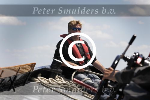 Lemmer, 4 Juli 2011
De SKS skutsjes zijn samen met de skutsjes uit de A-klasse van de IFKS ingedeeld in Klasse 1 Als fotograaf aan boord van de STRIIDBER met schipper Siebo Zijsling | uit Ijlst
Foto Peter Smulders BVâ€¨ (2-2-7)